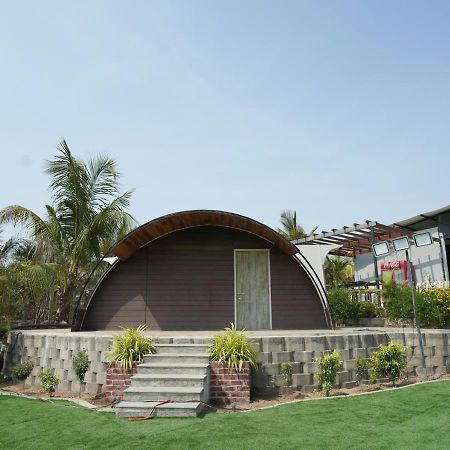 Palm Beach Resort Valsad ภายนอก รูปภาพ